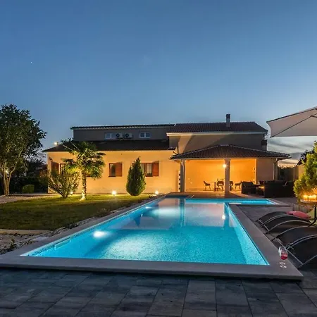 House Antonia By Istrialux Villa